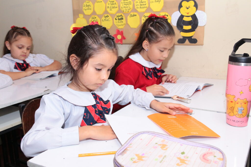 Los futuros alumnos de Almenitas Encarnación visitan el colegio para conocer las clases y a sus nuevos profesores